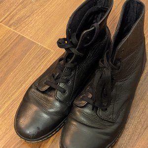 Dr. Martens Airwave Boots  43 (W 11)